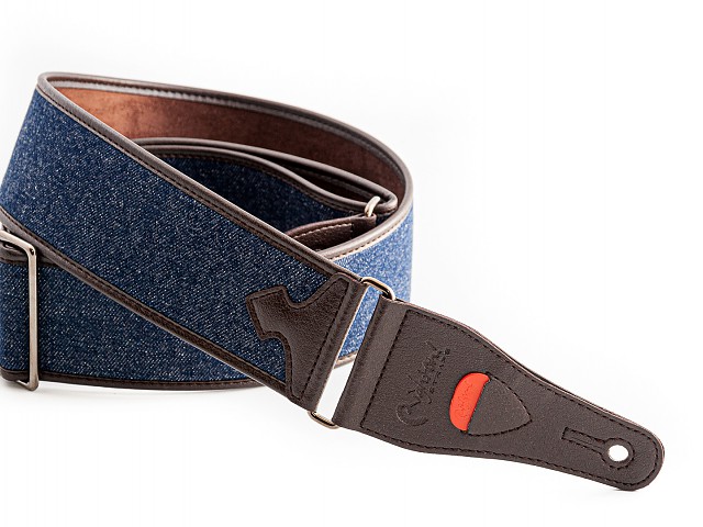 DENIM Blue denim bass strap, padded and easy to adjust.